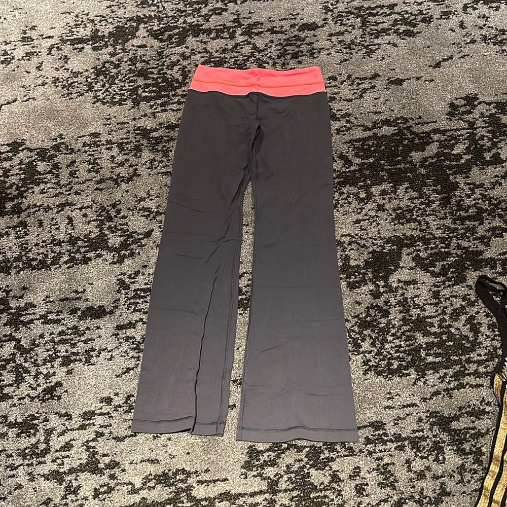 Grey lulu lemon yoga pants